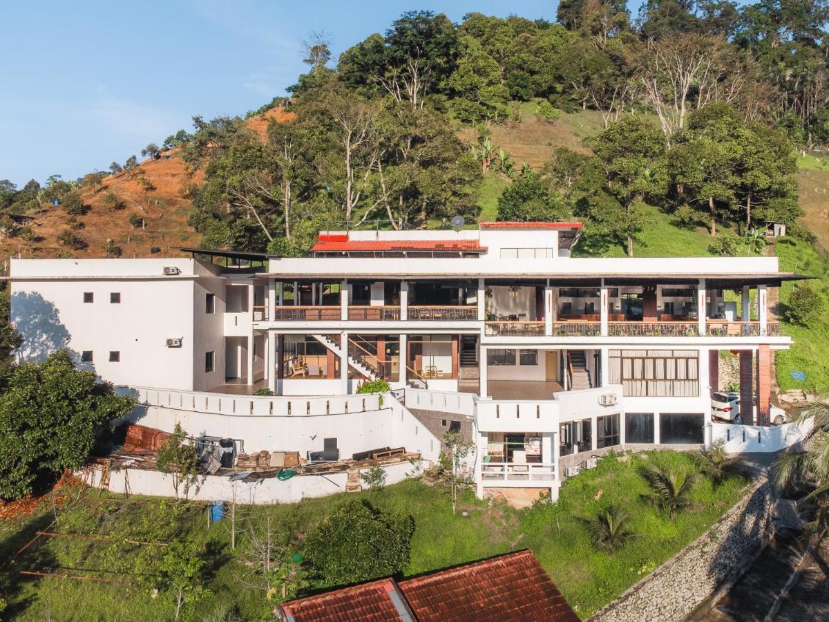 Ellin Forest Karaoke & Pool Resort Bukit Tinggi بينتونغ المظهر الخارجي الصورة